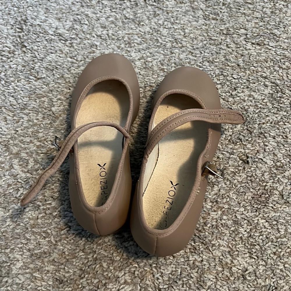 Gently used capezio youth 4 M tap shoes